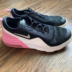 Nike Air Max Motion 2